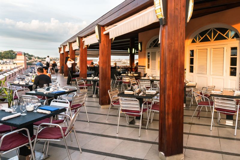 Benefits Of Commercial Deck And Porch Building For Business Properties